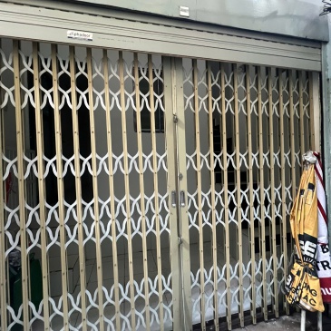 Bán tài sản đầu tư cho thuê dịch vụ Nhà hẻm (1 sẹc) 4m, đường vào nhà # 1,5m, 