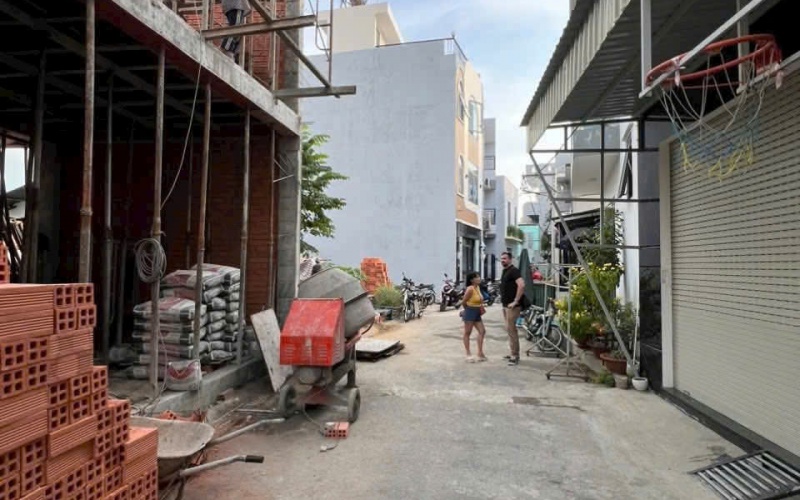 Bán đất diện tích 89,3m2 (ngang 4,02m x 17,35m), có sổ riêng (đã có số nhà)