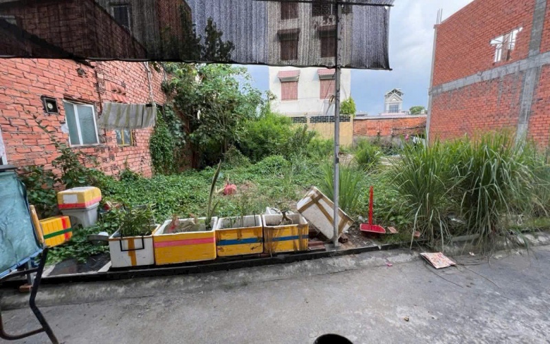 Bán đất diện tích 89,3m2 (ngang 4,02m x 17,35m), có sổ riêng (đã có số nhà)